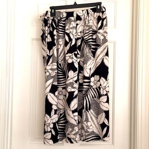 Alfred Dunner Skirt Size 12 White Black Made in USA Back Elastic Single Button